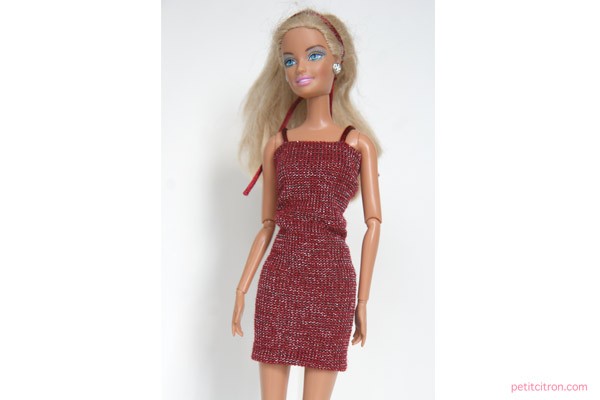 Robe moulante pour Barbie en moins de 15 minutes