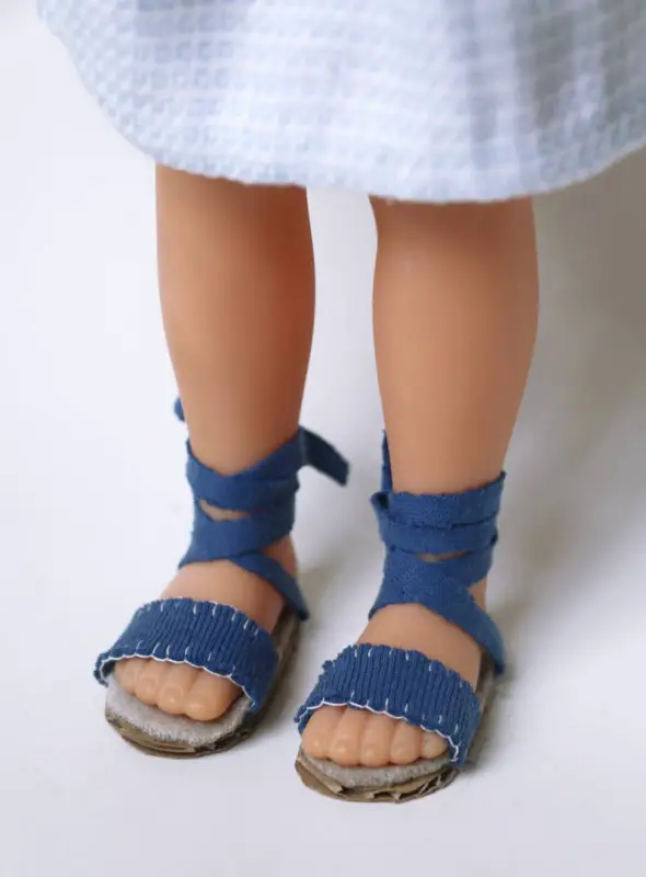 Sandales pour poupée