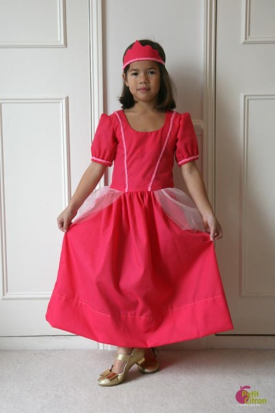 Simplicity Patron de couture pour enfants 1303 Robes de princesse : Drake  Ferris: : Cuisine et Maison