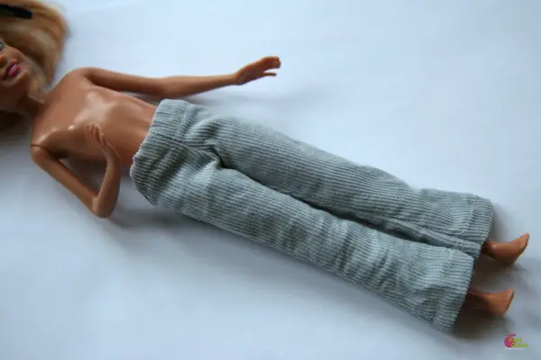 Jeans pour poupées Barbie et Stacie (bootcut)