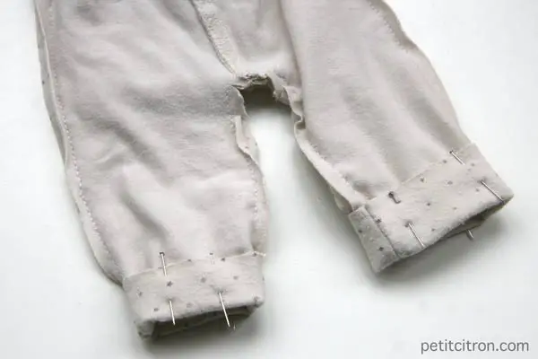 Retailler un pantalon de bébé pour un poupon - étape n°8