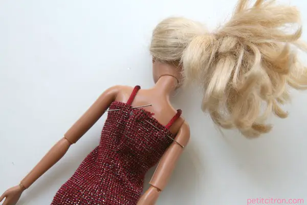 Robe moulante pour Barbie - étape n°5