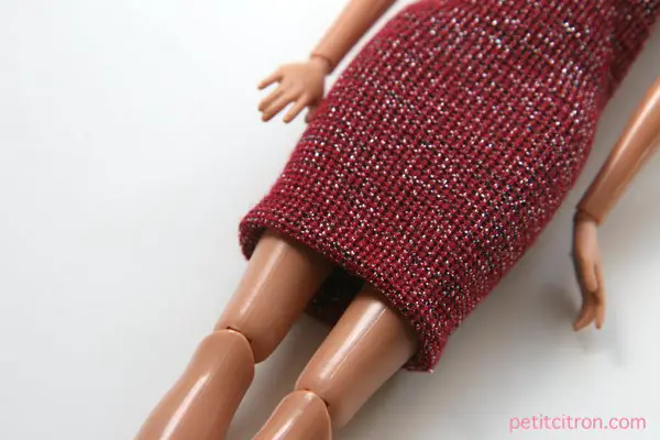 Robe moulante pour Barbie - étape n°7