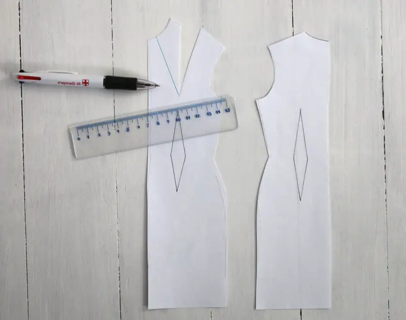 Modélisme : robe plissée à l'encolure - étape n°1