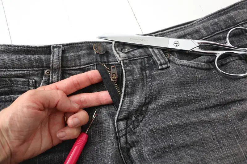 Remplacer la fermeture à glissières d'un pantalon - étape n°2