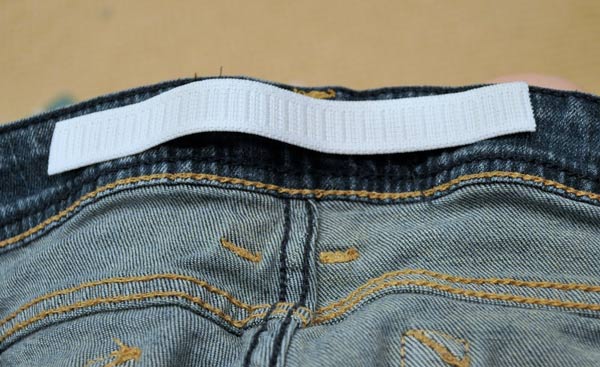 Réduire la taille des pantalons d’enfants