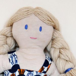 yeux-brodes-poupee