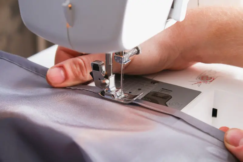 man-hem-curtain-sewing-machine-sewing-hobbies-hobby-home-improvement-1 bien se tenir pour bien coudre