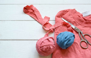 Faire du fil de jersey maison : comment recycler vos vieux t-shirts