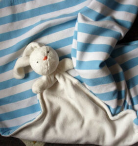 DIY : la couverture doudou lapin pour bébé