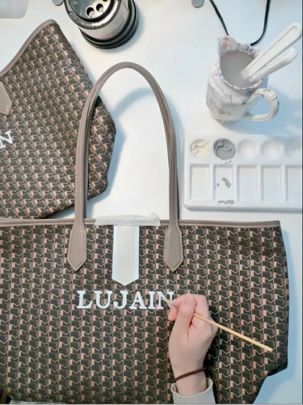 monogramme sur un sac