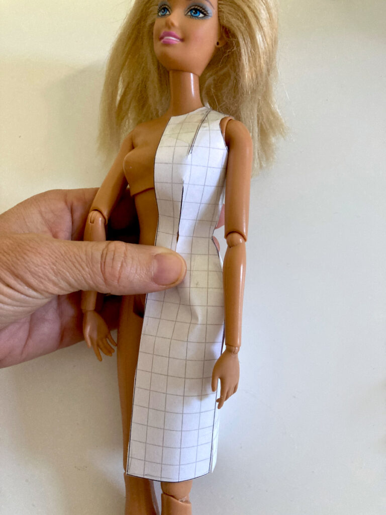 test robe base barbie