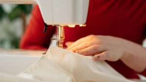 Comment gérer une entreprise de couture en ligne rentable : L’art de la couture